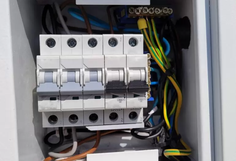 Low Voltage Wire Vs Regular Wire: Brief Discussion